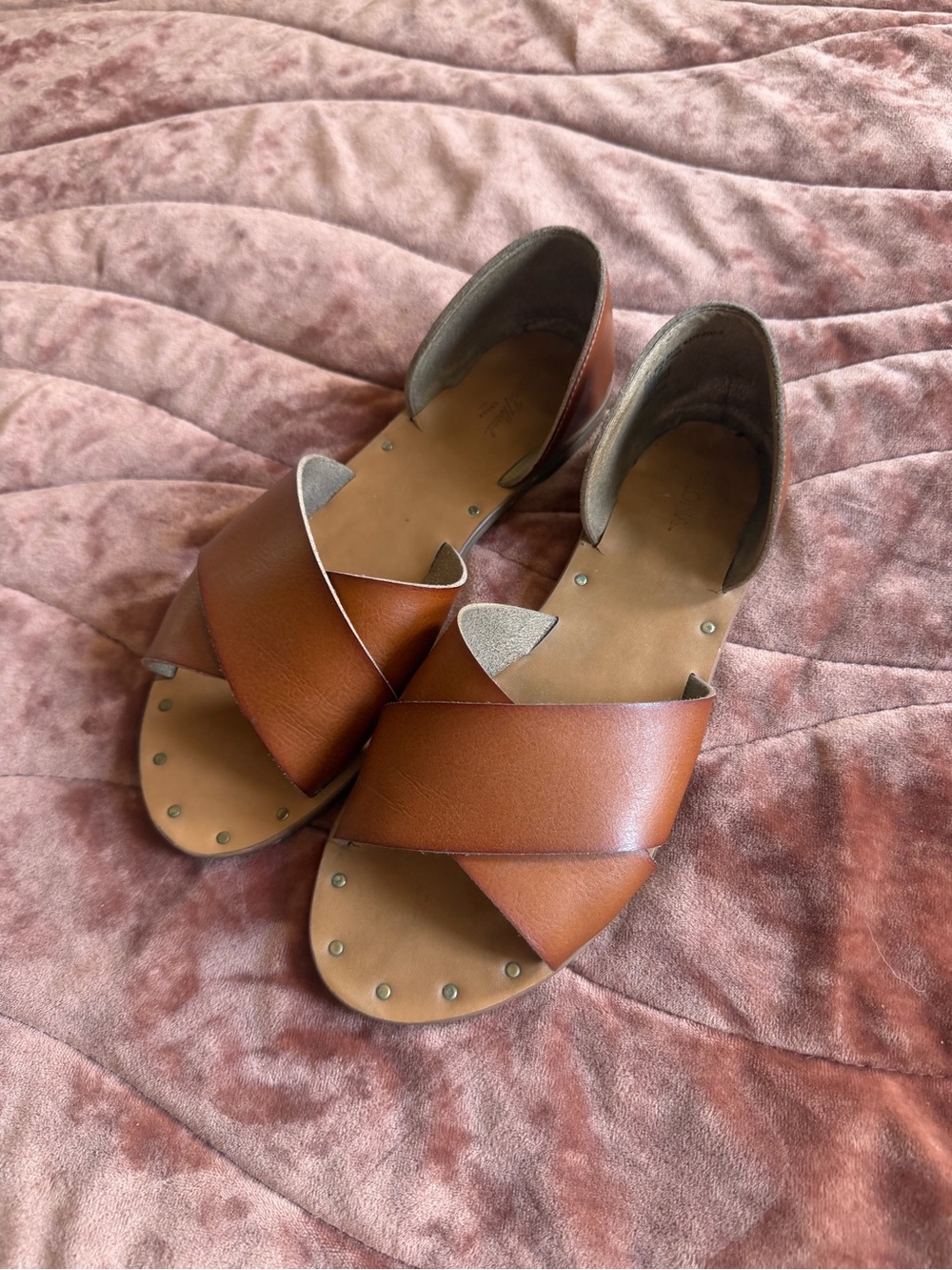 Universal Thread Women's Brown Leather Cross-Band Sandals